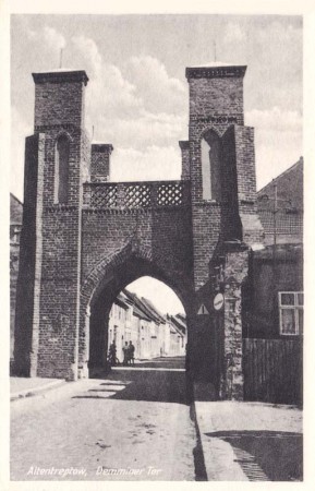 Vor dem Demminer Tor 1953. Foto: Max Genseburg